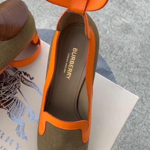 Burberry Brecon Canvas And Leather Pumps - Picture 7 of 12